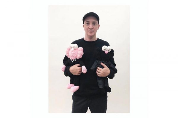 https://www.yanggallery.com.sg/wp-content/uploads/2019/03/https-hypebeast.com-image-2018-06-kim-jones-kaws-dior-homme-pink-bff-plush-collaboration-2-600x400.jpg