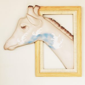 远方有鹿 雕塑，树脂 45×45×7cm zl2020版数：299