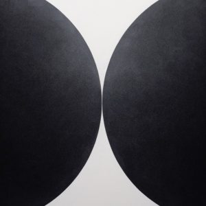 19无限靠近的两个⿊球 180x150cm 布⾯面综合材料料