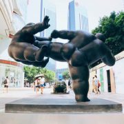 《功夫·送》，210×170×110cm，铜，2010 (10)